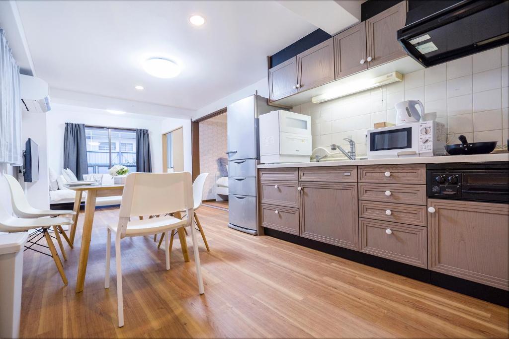 Charming Guesthouse in the Heart of Okubo 丶Steps to Metro and Convenient Travel! EoW4