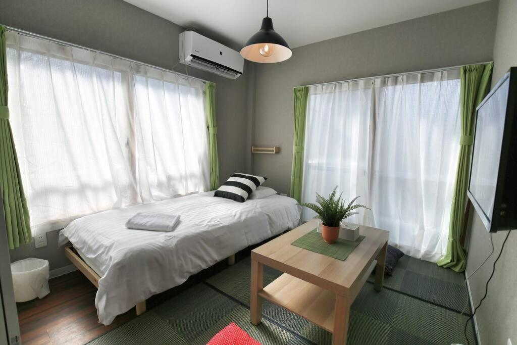 Edogawa Japanese Style Apartment 202 has direct access to Akihabara and Shinjuku, with convenient transportation and free WiFi