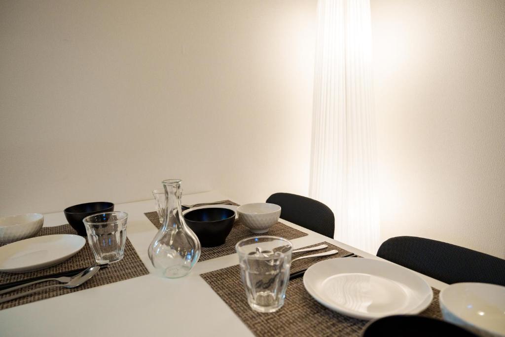 4 minute walk from the station,USJ33min KIX48min Namba10min, Convenience store, coin laundry, public bath, all 1 minute walk Kitakagaya INN OSAKA , 6 ppl, Near Namba to 10min,駅近徒歩4分一軒家貸切北加賀屋駅からなんば駅まで10分