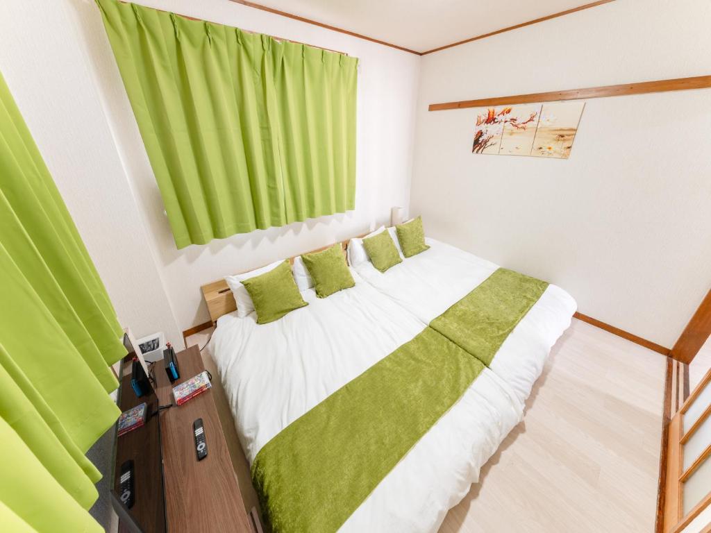 Kosuge Sta 6min walk Ueno Sta 10min Switch