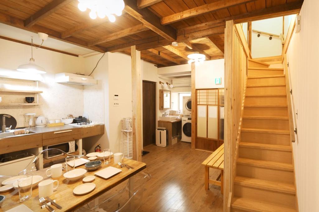 NEW-130m2 with 5toilets & 4 showers-Namba and USJ nearby