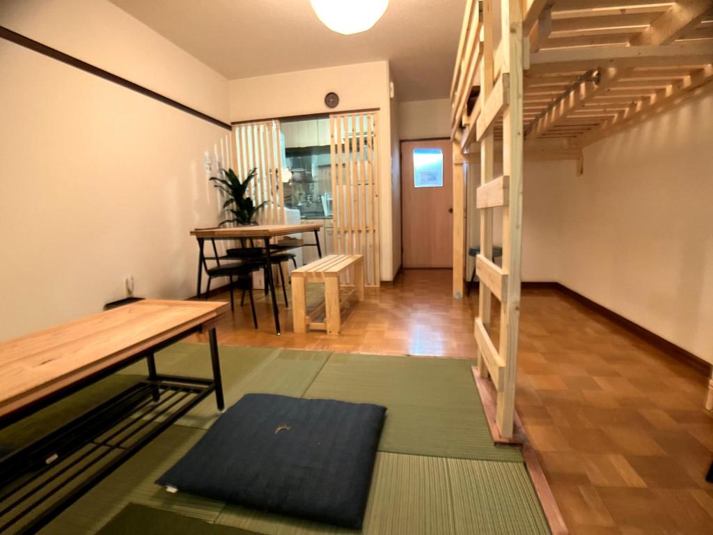 シティ湯川d号室