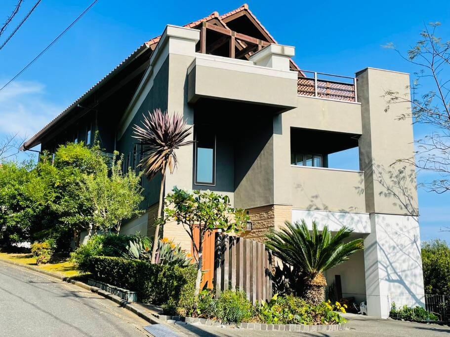 Ocean View Luxury Beach House - Huge Luxury Home, beside the beach with BBQ