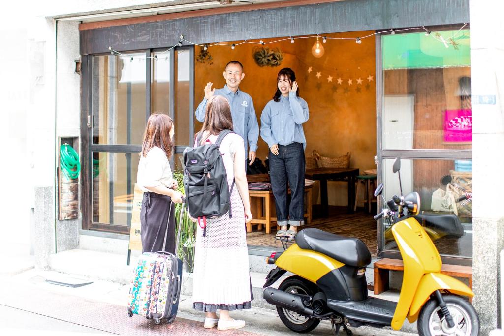 LovesunshineBackpackers