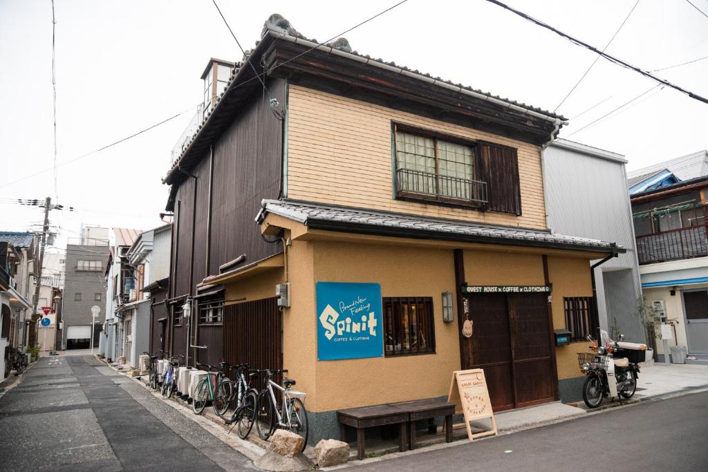 2 floors japanese style, direct to KIX, 10mins train to Namba, 5mins walk to stn , 2-6ppl