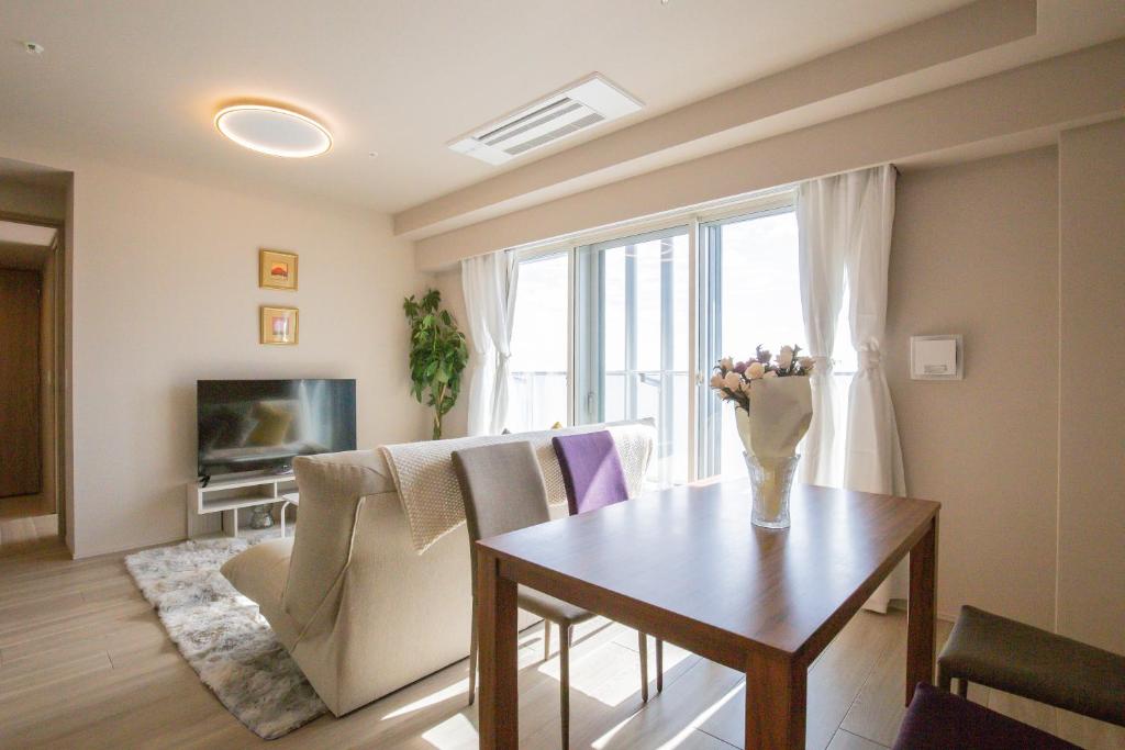 Tokyo Bay Port Area, high-rise luxury apartment with view, 2 minutes to Takeshiba Station